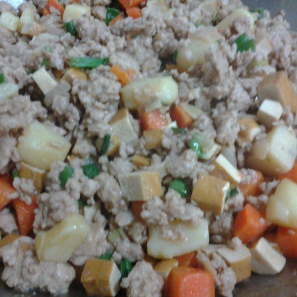 馬鈴薯炒絞肉~時間淬釀的甘露之味：翁琦琦 一起做