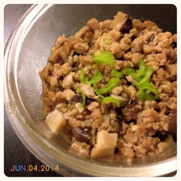 力力隨意煮-炒香菇肉燥：成米粒 一起做