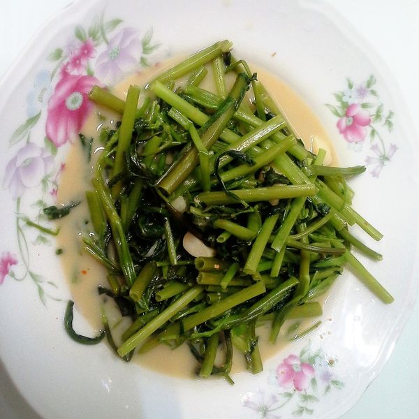 腐乳空心菜 : 豬飽飽一起做