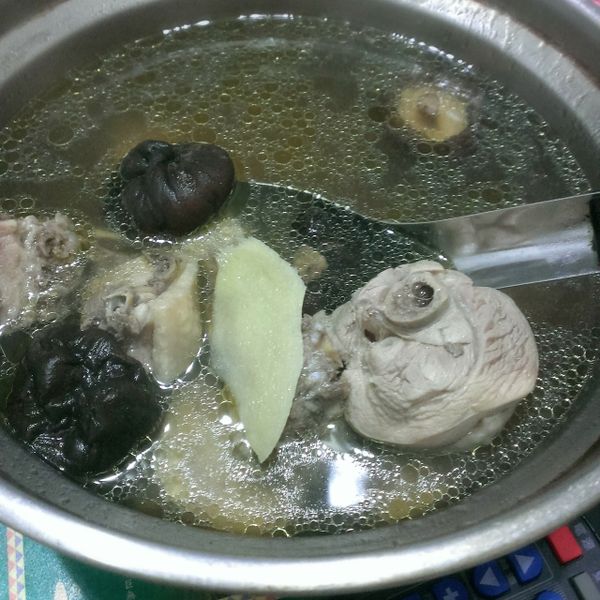 香菇雞湯 : Tina Lo一起做