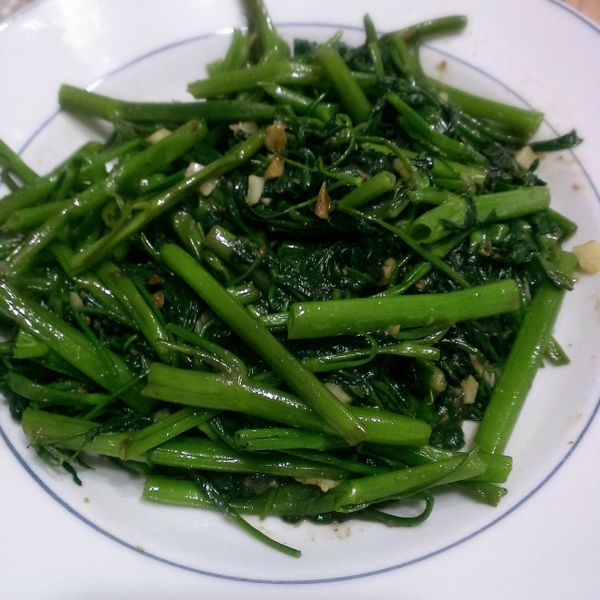 沙茶空心菜 : Tina Lo一起做