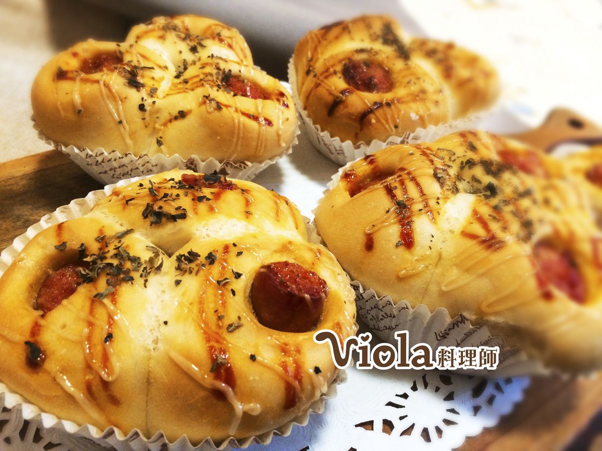 香料德式香腸鹹麵包