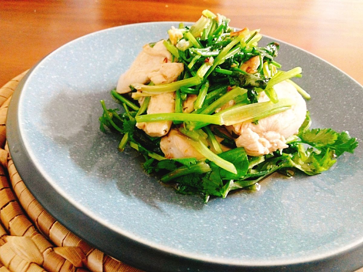 蒜油熱拌香菜雞胸一超簡單，低脂料理