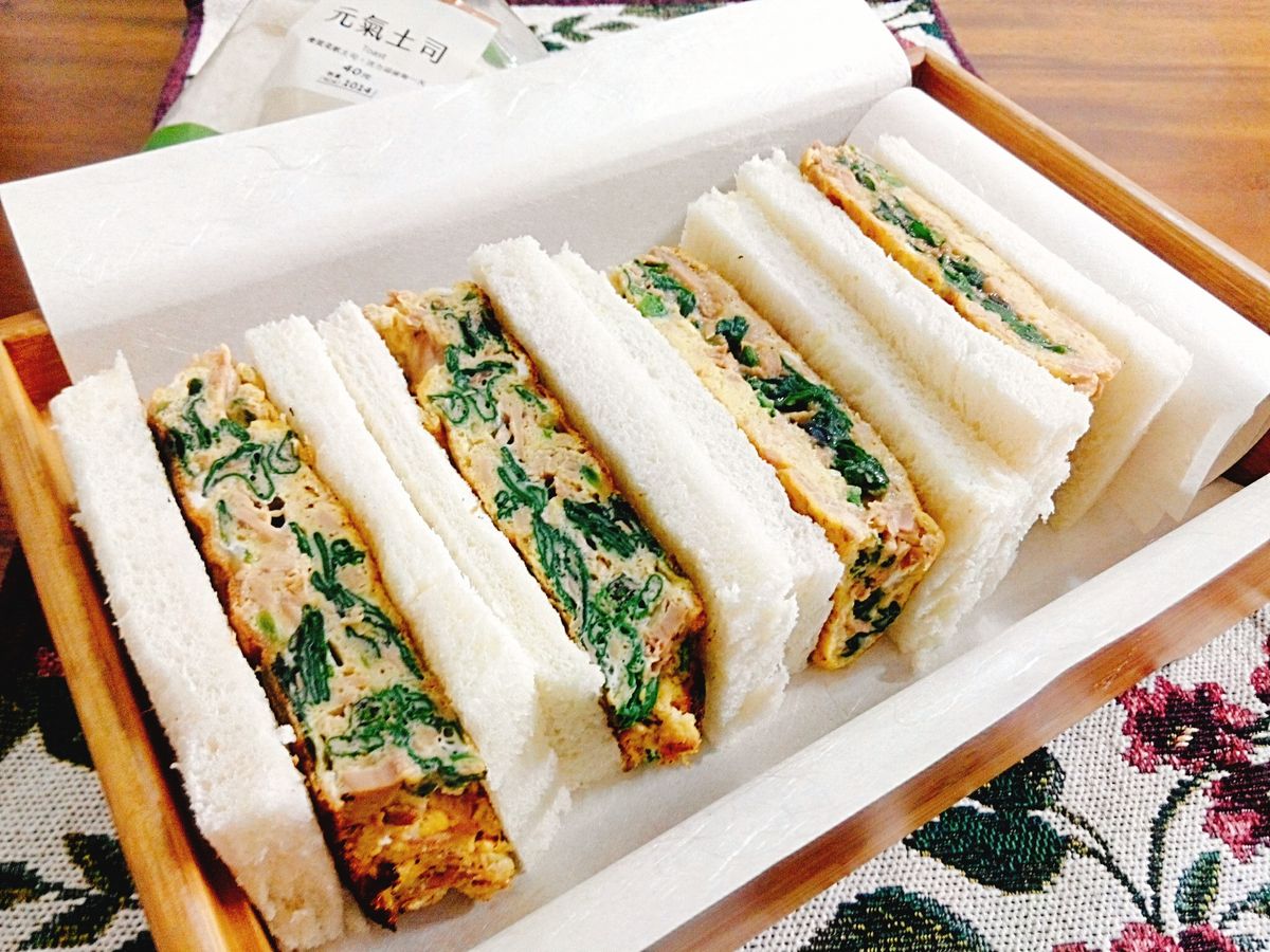 厚蛋菠菜鮪魚三明治一超簡單