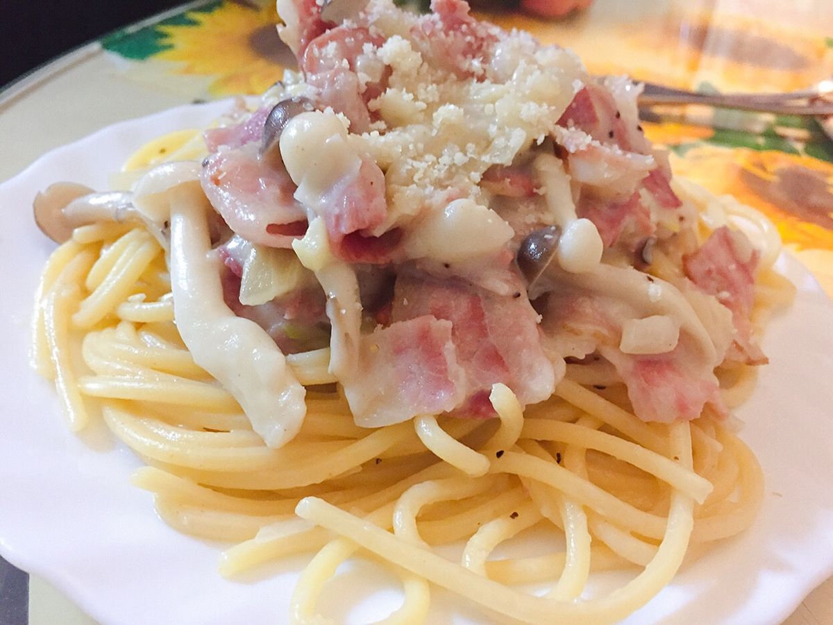 蒜香白醬培根菇菇義大利麵