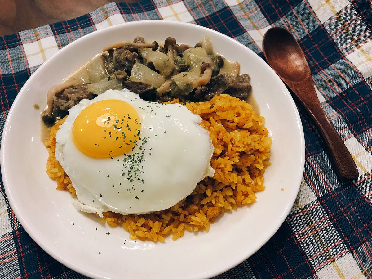 綠咖喱牛肉薑黃飯