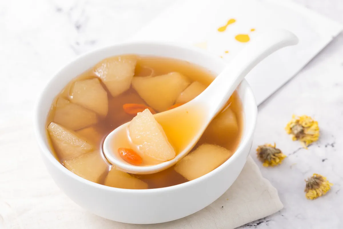 枸杞菊花燉梨子