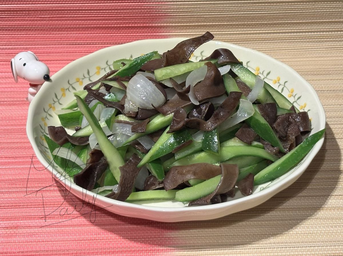 零廚藝系列：洋蔥木耳炒小黃瓜