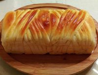 酥皮奶油肉鬆吐司