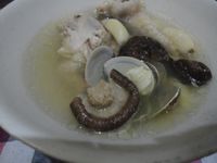 竹葉青蒜頭雞湯【玉山藥味酒進補去囉!]