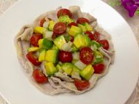 酪梨莎莎醬肉片