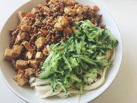 媽媽的家常菜。炸醬麵