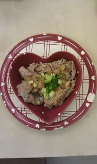 水煮牛肉片佐紅油炒手醬