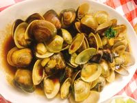 餐桌上的人妻料理*下酒菜蠔油塔香蛤蜊。