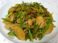 【炒韭菜花麵腸】簡單不失敗，營養價值高。