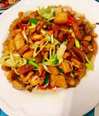 餐桌上的人妻料理*醃黃瓜炒三層肉片。