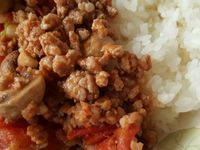 蕃茄洋菇肉末蓋飯