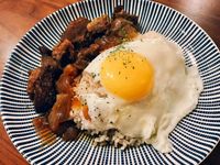 洋蔥燉牛肉蓋飯