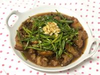 韭菜花炒五花肉