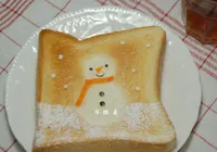 可愛的雪人土司-只要四步驟(剪，烤，灑，放)