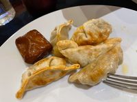 金黃酥脆氣炸水餃