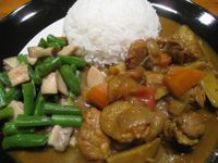 【粉豬兒】咖哩豬肉飯佐菇菇四季豆