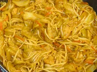 咖喱粉雞肉炒麵