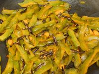 山苦瓜炒辣花生小魚干