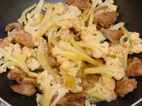 十三香月亮骨炒白花椰菜