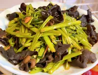 雲耳辣炒空心菜