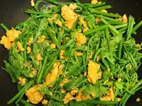 龍鬚菜炒醃漬雞絞肉