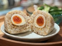 溏心蛋飯糰