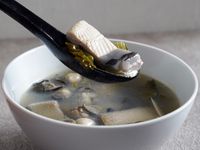 酸菜蚵仔虱目魚湯