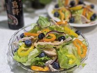 雞胸肉蘿蔓蔬果沙拉佐烏醋胡麻油醋醬