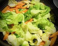 炒蒜香蘿蔔高麗菜苗