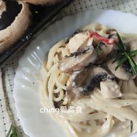 雞肉波特貝勒白醬義大利麵