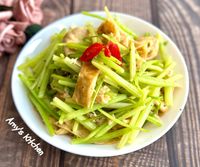豆包炒芹菜 / 家常菜