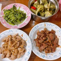 65🍱蒜香無骨牛小排、黑胡椒豬柳、青菜