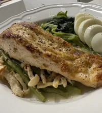 奶香嫩烤鮭魚佐蔬菜