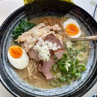 自製薑汁醬油豬骨拉麵