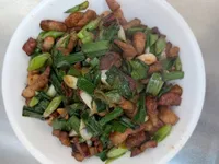 蒜苗炒肉絲