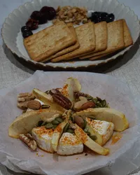 氣炸（烤）蜂蜜卡門貝爾乳酪-佐蘋果/堅果