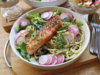 三文魚菜蔬意大利幼意麵