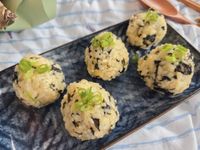 金沙醬拳頭飯糰