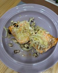 奶油鴻禧菇烤鮭魚