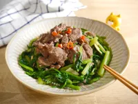 蒜香奶油牛肉炒山茼蒿