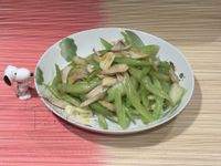 零廚藝系列：西洋芹炒杏鮑菇