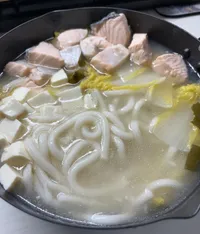 鮭魚海鮮濃湯烏龍麵