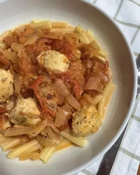 番茄蘑菇雞肉丸子意大利麵