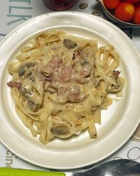 奶油蘑菇培根義大利麵